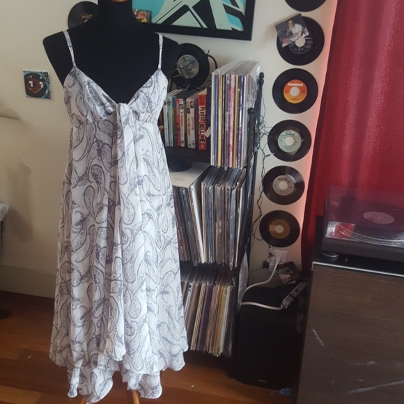 Beautiful flowing sundress - Picture 1 of 4